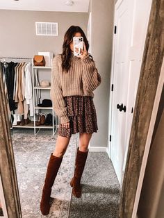 Sweater Over Dress, Stile Blair Waldorf, Adrette Outfits, Fall Boots Outfit, Thanksgiving Outfit Ideas, Cute Thanksgiving Outfits, Mode Hippie, Skirt Outfits Fall