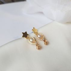 Our mini hot air balloon earrings are made with gold plated hot air balloons and 14k gold plated star studs which are good for delicate ears. Size: approx.(W x L ) 0.3" x 1.1" Star-shaped 14k Gold-filled Earrings, 14k Gold-filled Star Earrings, Hot Air Balloon Earrings, Flying Balloons, Balloon Earrings, Flying Balloon, Balloons Wedding, Birthday Jewelry, Anniversary Jewelry