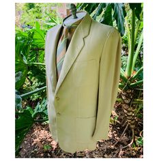 1940's/50's Vintage Palm Beach Sport Jacket of Cream-Colored Ulra Light Wool/ Two Button, Three Patch Pocket/Size 48L/Excellent Condition  This jacket was sold  at Godchaux's in New Orleans to someone who wanted to look sharp. Pass it on. CONDITION:  Excellent Vintage Condition LABEL:  Palm Beach  DETAILS: -  40's/50's lapel &  collar  - 3  Outer patch pockets ( plus one secret pocket - 1 Welted inner Breast Pocket - 2 Button Front Closure - 4 Buttons at each Cuff - partial Luxury Liner'  - Union Label  COLOR: Creamy Camel FABRIC:  ultra Light Wool SIZE: Fits like a  48L , But Please Double Check Measurements Below as we do not accept returns or exchanges LAID FLAT, APPROXIMATE MEASUREMENTS in Inches: Chest (Pit to Pit): 25 1/2 (51) Shoulder (Seam to Seam): 21 (42) Sleeve (Shoulder Seam to Luxury Button-up Sport Coat With Patch Pockets, Beach Details, Beach Sport, Secret Pocket, Sport Jacket, 50s Vintage, Sports Jacket, Pocket Size, Lapel Collar