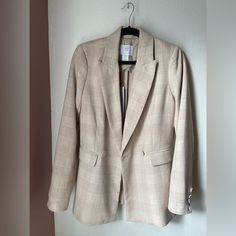 Size Small House Of Harlow Ivory Blazer, Never Worn New With Tags! Off White Blazer For Fall Workwear, Off White Blazer For Workwear In Fall, Beige Outerwear For Fall Brunch, Chic Off-white Fall Blazer, Chic Off White Fall Blazer, Chic Off White Blazer For Fall, Chic Beige Blazer For Brunch, Cream Notch Lapel Blazer For Fall, Fall Office Blazer In Cream