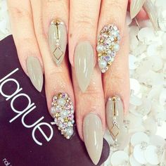 French Nails Glitter, Girl Bird, Pointy Nails, Pretty Nail Designs, Pretty Nail Art Designs, Pretty Nail Art, Get Nails, Hot Nails, Fabulous Nails