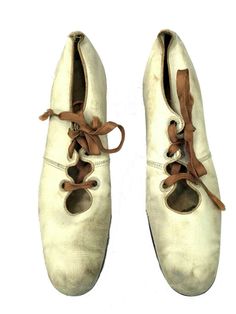 Good condition for age ( approx 1910-20) Lord & Taylor ivory leather Ghillie style lace up flats. Some minor smudges. Sold as is. No size marked-estimating these appear to be about a 5N but please see measurements for fit -all sales are final! measurements length of shoe measured on top 8 1/4 width of sole 2.5 Policies regarding items I sell- PLEASE READ BEFORE YOU BUY! As a long time seller, I source specifically to resell at reasonable prices. I only select and list gre Old Leather Shoes, 1920s Shoes Women, Ghillie Brogues, Underground Shoes, 1920s Shoes, Boots Design, Vintage Shoes Women, Vintage Ballerina, Historic Fashion