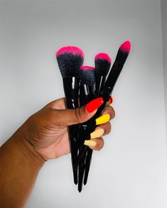 Soft-bristled brushes are the best, especially when they are cute! This brush set will not disappoint. Achieve any makeup look with these awesome brushes! You deserve to have these in your makeup bag. The bristles are cruelty-free with synthetic fibers, soft and no shedding. They definitely give an "I want to do my makeup" kind of vibe. Details: includes four (4) brushes/tools Black ombré handle makeup brushes swirled unicorn horn design ombre bristles Gothic Unicorn Spiral Twist Makeup Brush Se Ebony Makeup, Gothic Unicorn, Ombre Makeup, Makeup Needs, Black Ombre, Unicorn Horn, Black Obsidian, The Shadows, Makeup Brush Set