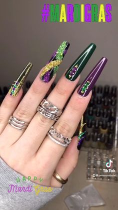 Madi Gras Nails, Mardi Gras Nails Ideas, Mardi Gras Nails Design Simple, Mardi Gras Sns Nails, Mardi Gras Nail Designs Ideas, Marci Grad Nails, Mardi Gras Gel Nails Ideas