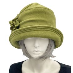 An original design, handmade with care in the USA and attention to detail.The Alice, a gorgeous winter cloche hat for women handmade in warm fleece. Inspired by both Downton Abbey and 1920's Style hats and given that modern-day twist.Accessorized with a fleece flower brooch.Unique, quality ladies hats handmade by Artist perfect for fall-winter and into spring headwear. A great gift For Hat lovers! Fleece is a great choice for a winter hat because it is so warm and comfortable. It also makes a gr Cappello Cloche, 1920s Hat, Fabric Rosette, Flapper Hat, Couture Hats, Summer Hats For Women, Fleece Hat, Chemo Hat, Flapper Style