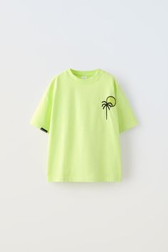 EMBROIDERED T-SHIRT - Oyster-white | ZARA United States Sleeves Embroidery, Blazer And Shorts, Fitted Trousers, Embroidered Tshirt, Denim Trousers, Short Shirts, T-shirt Polos, Trouser Jeans, Neon Green