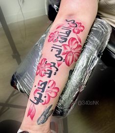 Hand Tattoos Cute, Women Hand Tattoos, Tattoos For Women Hand, Tattoo Therapy, Girl Thigh Tattoos, Arm Sleeve Tattoos For Women, Tattoos Cute, Hand Tattoos For Girls, Cute Hand Tattoos