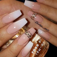 A legkáprázatosabb manikűr minták, minden nő ilyen divatos manikűrre vágyik! - Ketkes.com Nail French, Faded Nails, French Fade, Tapered Square Nails, Square Nail Designs, Tapered Square, Fancy Nails, Dope Nails, Creative Nails