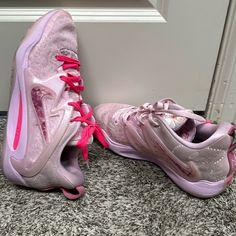 Great Condition Pink Lace-up Basketball Shoes For Training, Nike Pink, Shoes Nike, Pearl Color, Men's Nike, Nike Men, Nike Shoes, Athletic Shoes, Men's Shoes