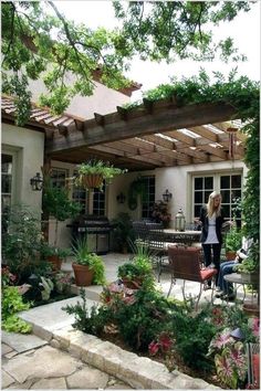 Source This beautiful patio layout is decorated with a patio sectional sofa. The tables complete the design that is perfect for any outdoor event… Pergola Deck, Pergola Roof, Pergola Design, Backyard Pergola, Pergola Plans, Pergola Patio, Small Backyard Patio, Pergola Designs