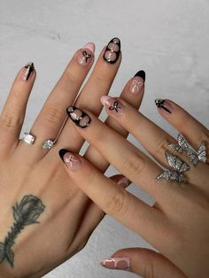 Black And Grey Nail Art, Black And Pink Bow Nails, Black And Pink Gel Nails, Pink And Black Short Nails, Pink And Black Nails Short, Couqutte Nails, Black Coquette Nails, Black Bow Nails, Pink Bow Nails