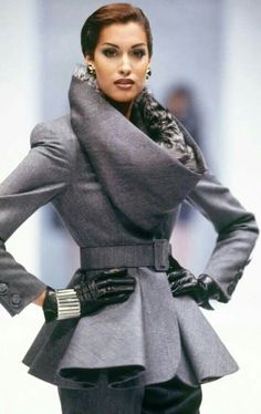 Beautiful grey coat Grey Coat, Look Chic, Look Fashion, Passion For Fashion, Autumn Winter Fashion, High Fashion, What To Wear