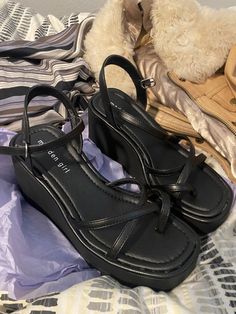 Platform Sandals Outfit, Freetime Activities, Casual Outfit Ideas, Sandals Outfit, Fancy Shoes, New Rock