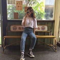 pinterest// jociiiiiiiiiiii Converse Outfit, 90s Outfit, Moda Vintage, Inspired Outfits, Outfit Goals, Looks Style, Looks Vintage, High Cut, Outfits Casuales