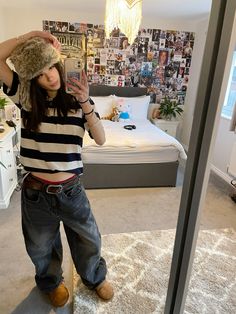 Scarf Inspo Outfit, Goth Selfie Ideas, How To Style Basic Clothes, Fluffy Hat Outfit, Blockcore Outfit, 2014 Tumblr Outfits, Niche Outfits, Masc Outfits For Women, Alternative Women