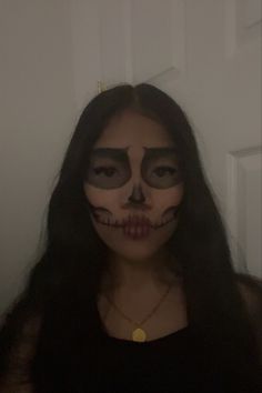 Skeleton Latina Makeup, Tik Tok Skull Makeup, Halloween Female Ideas, Latina Skull Makeup, Skeleton Halloween Costume Ideas, Skull Makeup With Rhinestones, Latina Skeleton Makeup, Skeleton Makeup Black Woman, Baddie Skeleton Makeup