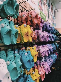 Stand Display, Shoe Inspo, Sneaker Slippers, Flat Shoes, Women Girl, Favorite Things, Shoes Flats