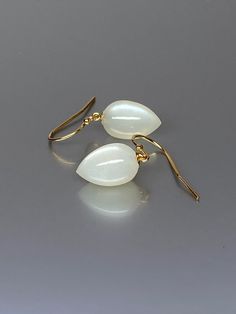 Gorgeous exquisite shimmering pair of smooth chatoyant white moonstone acorns. The AAA glowing natural white Moonstone acorns are hand polished and have insane flash. The ultra-fine drops are attached to 14K gold-filled/14K SOLID GOLD f ear wires. The earrings are lightweight dynamic luminous and sparkly and perfect for everyday wear. *AAA Smooth hand-polished Natural moonstone *The dimension of stones is about 12 X 8mm/1.10X 0.31inch *Metal: 14K gold filled/ 14K SOLID GOLD *Earrings drop length Chanel Stud Earrings, Citrine Drop Earrings, Morganite Earrings, Ruby Earrings Studs, Birthstone Earrings, Solid Gold Earrings, White Moonstone, Aquamarine Jewelry, Daisy Earrings