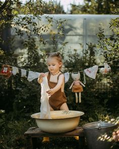 Fun Toddler Photoshoot Ideas, Toddler Photoshoot, Xmas Photos, Family Nature, Fall Mini Sessions, Spring Photoshoot, Outdoor Photoshoot, Childrens Photography, Make Photo