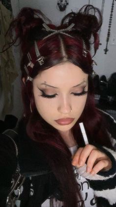 Messy Y2k Hair, Y2k Goth Makeup, Alt Hairstyles For Long Hair, Formal Hairstyle Ideas, Alt Hairstyle, Y2k Goth Aesthetic, Goth Hairstyles, Formal Hairstyle, Modern Goth