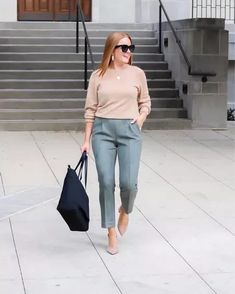 Workwear 2023, Work Outfits For Fall, Casual Fall Work Outfits, Casual Friday Work Outfits, Business Chic Outfits, Sweater Dress Leggings, Friday Outfit For Work, Fall Work Outfits, Work Heels