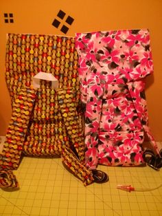 Back of two insulated backpacks for feeding pump. Insulated Backpack, Lunch Box, Gift Wrapping, Pumps, Backpacks