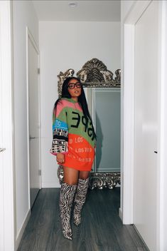 This knit sweater is giving looks but comfy at the same time ! Who doesn’t love a fun oversized printed hoodie. Model wearing a ONESIZE. Nichole Lynel, Hoodie Model, Hello Fashion, My Bf, Oversized Hoodie, Dope Outfits, International Fashion, Fall Fashion Outfits