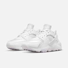 Style No. DH4439-102 Color: White/Pure Platinum Smooth leather on the upper mixes with super-breathable, perfectly shined neoprene-like fabric for easy styling. The low-cut collar and bootie-like construction keep it sleek and comfy. Nike Air Huarache Women's Shoes. Nike Air Huarache Women, White Huaraches, Huarache Run, Nike Air Huarache, New Nike Air, Air Huarache, Nike Shoes Women, Nike Air Zoom, Nike Air Max 90