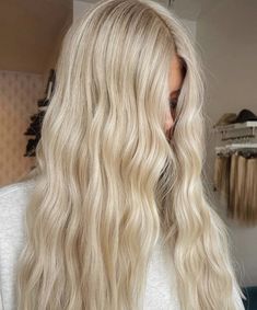 Extremely Blonde Hair, Bright Creamy Blonde Balayage, Natural Bright Blonde Hair, Butter Cream Blonde Hair, Solid Blonde Hair Color, Almost Blonde Hair, Light Cool Blonde Hair