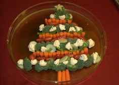 a christmas tree made out of carrots and broccoli