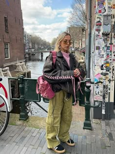 Colorful Bag Outfit, Sofia Coelho, Colorful Street Style, Amsterdam Outfit, Winter Fits, Mode Inspiration, Looks Vintage