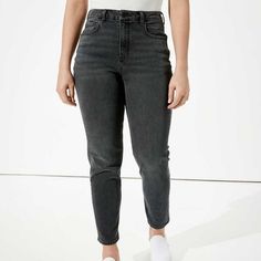 Nwt Size 10/30w Curvy Mom Jean From American Eagle. Color Is A Washed Black Denim. Very Comfy Style. Curvy Mom Jeans, Mom Jeans Style, Ripped Jeggings, Blue Mom Jeans, American Eagle Mom Jeans, Black Mom Jeans, Distressed Mom Jeans, American Eagle Jeggings, Jeans American Eagle