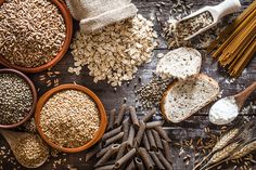 Your Guide to Whole Grains — And Why They’re So Good for You - SilverSneakers Lower Triglycerides, Whole Grain Foods, Gluten Free Cookbooks, Mind Diet, Good Carbs, Going Gluten Free, Healthy Carbs, Grain Foods, Fiber Foods