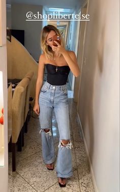 Linen Pants Going Out Outfit, Fortgehen Outfit, Outfit Inspo Going Out, Flare Jeans Summer Outfit, Going Out Jeans Outfit, Going Out Outfit Jeans, Outfit Inspirations Going Out, Jeans Going Out Outfit