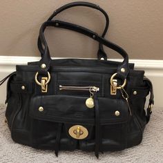 This Is Dark Brown Classic Coach Purse And Style. In A Dark Brown Color, It Is The Perfect Everyday Bag. Has 3 Big Pockets With Zippers With Enough Space To Fit Everything You Need. A Barely Used Purse, It Comes Wrapped With Bubble Wrap On The Inside And Outside To Ensure No Damage To The Bag. No Defects. Coach Bag Big, Dark Brown Color, Coach Swagger Bag, Coach Purses, Everyday Bag, Coach Bags, Dark Brown, Top Handle Bag, Bag Lady