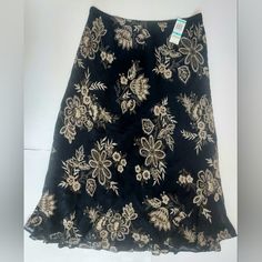 Offered For Sale Is A New With The Original Tags Style & Co. Buenos Aires Black With Tan Floral Print Skirt. It Is Made Of Sheer 100% Rayon With A Black 100% Polyester Full Lining. It Has An Elastic 34" (Not Stretched) Waist, 37" Length; Hand Wash Cold. It Is In New, Never Worn Condition. From A Smoke And Pet Free Household. Velvet Skater Skirt, Pink Plaid Skirt, Stretch Skirt, Embroidered Skirt, Floral Print Skirt, Linen Skirt, Silk Skirt, Brown Floral, Print Skirt