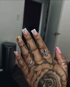 This set is so cute. Nails for black girls done by black girls Unusual Nail Designs, Cartoons Movies, Art Guide, Duck Nails, Exotic Nails