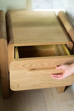 Bedroom Furniture Modern White Oak Nightstand 1124