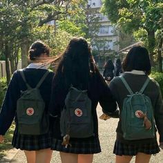 Tas Kanken, Anime School, Cosplay Kawaii, High School Life, 사진 촬영 포즈, Dream School, Aesthetic Japan, Japanese School, Highschool Aesthetic