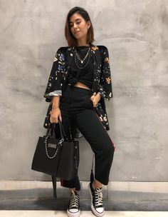 @_todomundotem Edgy Professional Outfits, Grunge Fall Outfits, Fall Grunge, Casual Oufits, Outfits Gorditas, Cool Autumn, Vintage Band Tees, Comfy Fashion, Vintage Band