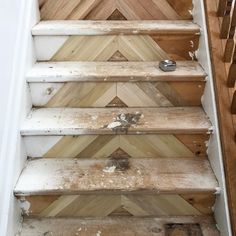 an old set of stairs with peeling paint on the treads and wooden handrails