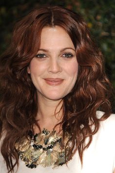 Drew Barrymore - cool crimson red hair that is perfect for ladies who want to change up their brunette locks. Auburn Hairstyles, Red Brown Hair Color, Hair Colour For Green Eyes, Brown Hair Color Shades, Dark Red Hair, Red Brown Hair, Hair Color Shades, Shag Hairstyles