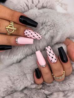 Have a look at these 40 black nail designs you can try out. These designs are made on acrylic nails but could also be done on real nails. Almond Acrylic, Nail Vinyls, Colorful Nails, Acrylic Nails Coffin Pink, Pink Nail Designs, Acrylic Nails Coffin Short, Pink Nail, Pink Acrylic Nails