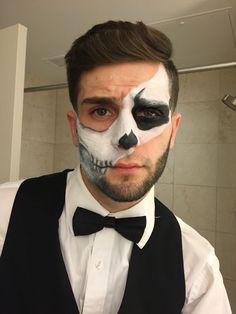 Simple Male Halloween Makeup, Skull Makeup Men With Beard, Skeleton Men Makeup, Halloween Face Paint Ideas Men, Holloween Makeup Men, Skeleton Make Up Man, Skeleton Man Makeup, Skeleton Face Paint Men