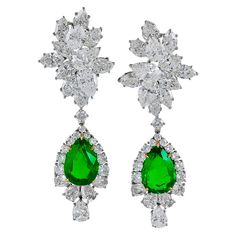 Harry Winston Jewelry, Harry Winston Diamond, Diamond Cluster Earrings, Platinum Diamond Engagement Rings, Harry Winston, Emerald Pendant, Expensive Jewelry, Cluster Pendant, Emerald Earrings