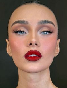 Makeup Looks With Bold Lip, People Model, Angel Makeup, Mekap Mata, Makeup Soft, Celebrity Makeup Looks, Smokey Eye Makeup Tutorial, Red Lip Makeup