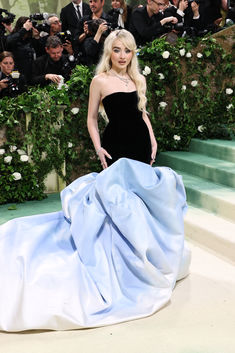 Met Gala 2024: Sabrina Carpenter Sabrina Carpenter Outfits, Celebrity Red Carpet, Gala Dresses, Red Carpet Dresses, Doja Cat