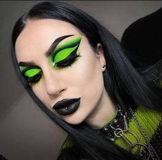 Drag Witch Makeup, Goth Alternative Makeup, Black And Green Makeup Looks, Glam Goth Makeup, Slytherin Makeup, Dark Fairy Makeup, Goth Glamour, Green Goth, Thick Makeup