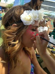 ℘ıŋɬɛγɛʂɬ @IIIannaIII Ultra Miami, Festival Face Paint, Festival Paint, Homecoming Week, Rave Babe, Festival Face