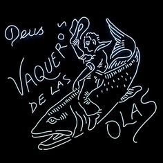 a neon sign that says deus vaque la's on the side of a fish